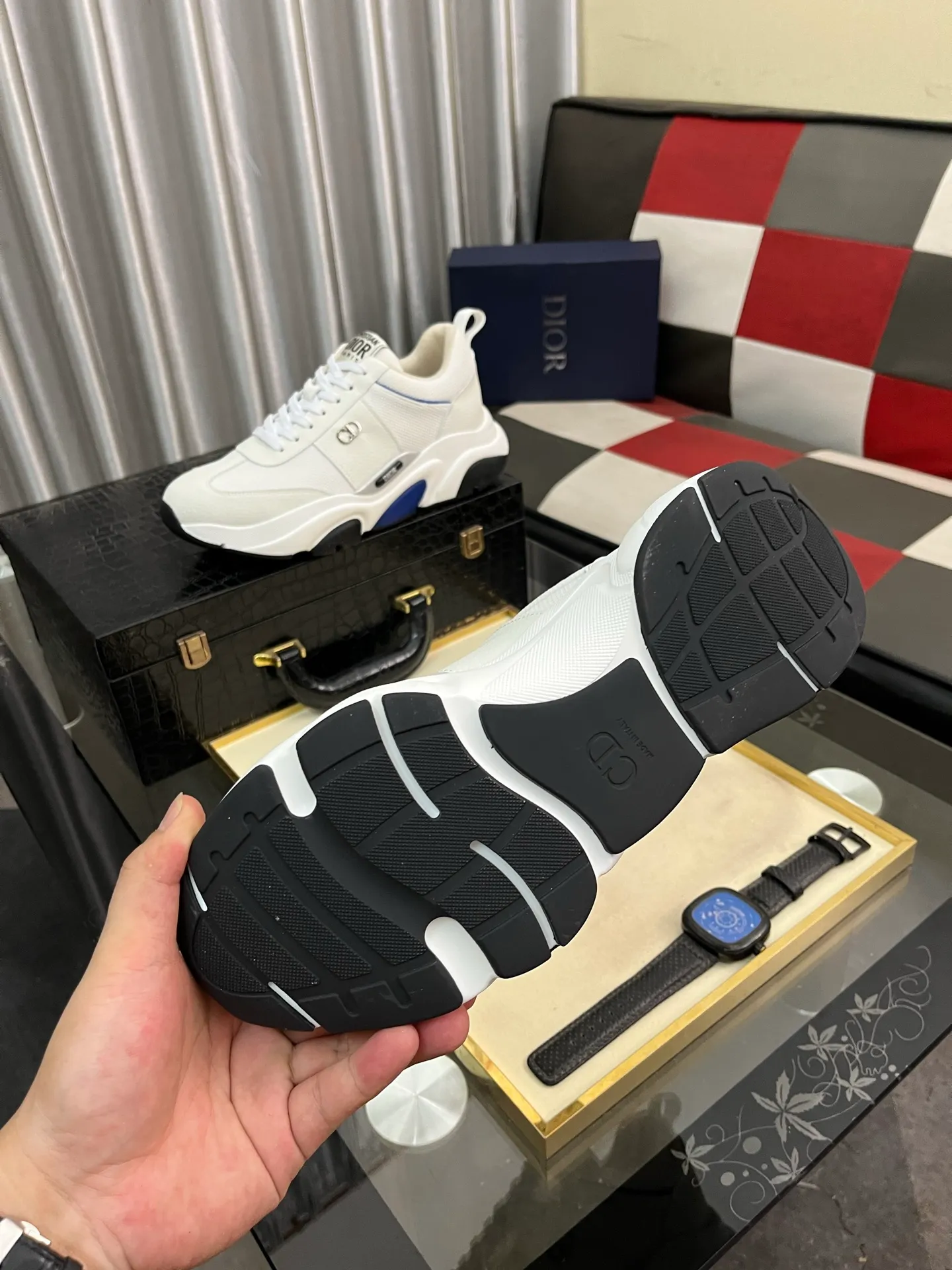 Men's men's shoes💰458⌚️⌚️Dior original quality.~ Unique modern style sneakers. 🏃A must-have casual shoe for trendy men😍😍 Original brand imported from Italy, imported original leather, sheep lining (refuses to discolor and grind feet) Sole: Original sole provided by the original factory, French lazy style design ⚠️Fit to the feet, original quality, super comfortable original sole. Just like shooting the real thing🎬The real thing is better, code number: 38-444⃣️colors available
